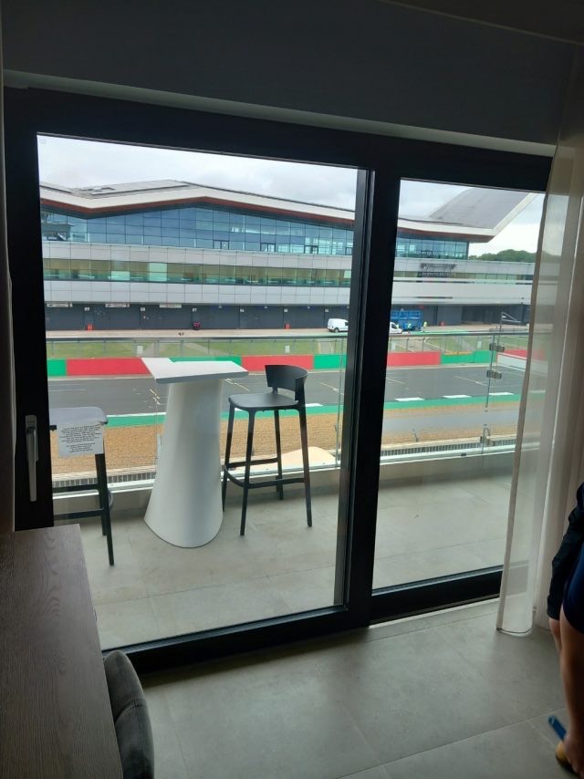 Warwick Commercial Glazing Silverstone